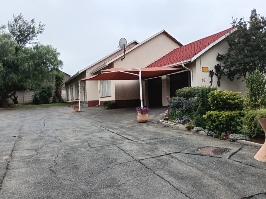 4 Bedroom Property for Sale in Greenhills Gauteng