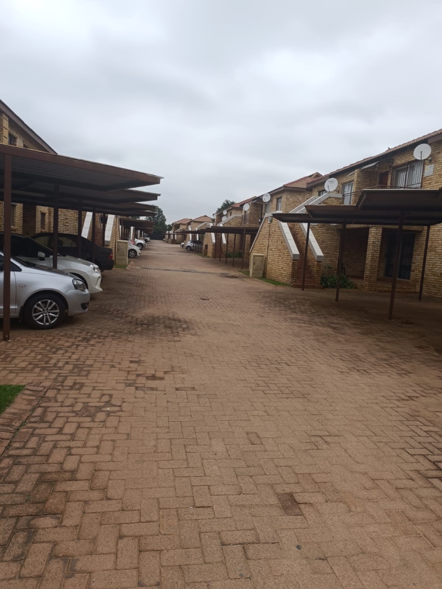 2 Bedroom Property for Sale in Helikonpark Gauteng