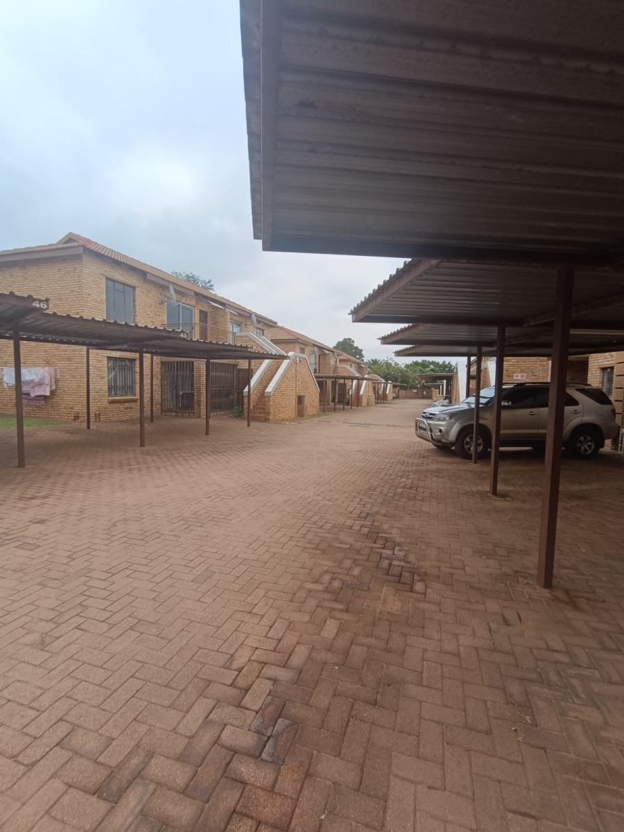 2 Bedroom Property for Sale in Helikonpark Gauteng