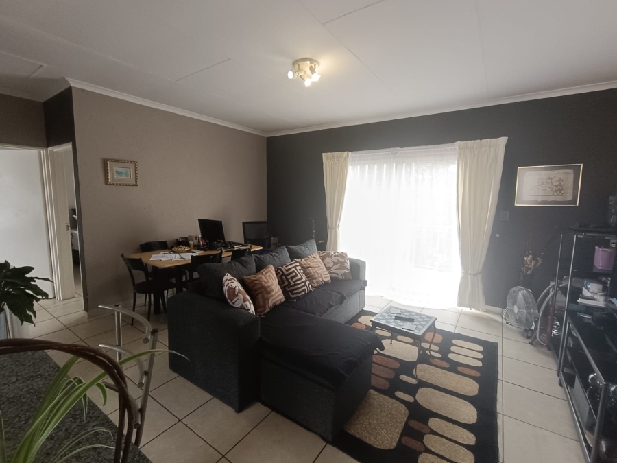 2 Bedroom Property for Sale in Helikonpark Gauteng