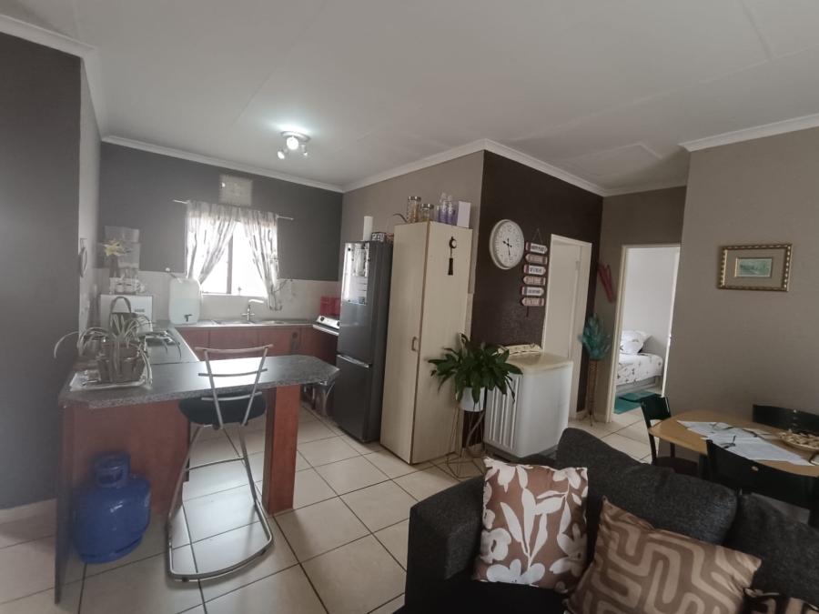 2 Bedroom Property for Sale in Helikonpark Gauteng