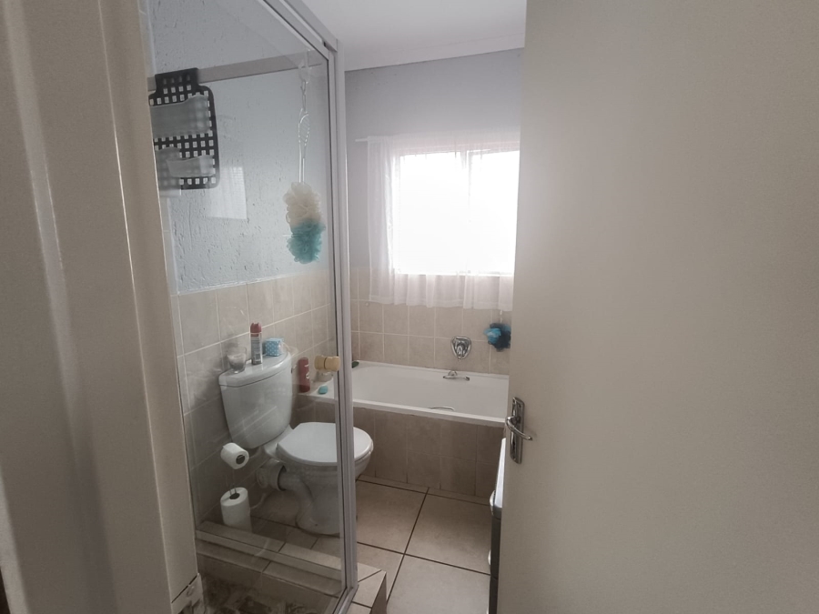 2 Bedroom Property for Sale in Helikonpark Gauteng