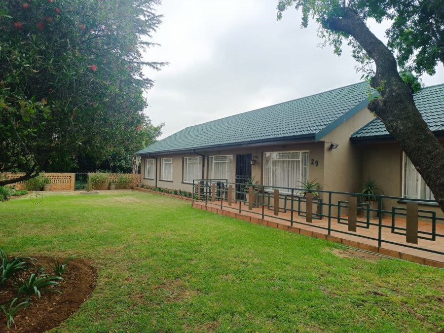 4 Bedroom Property for Sale in Helikonpark Gauteng