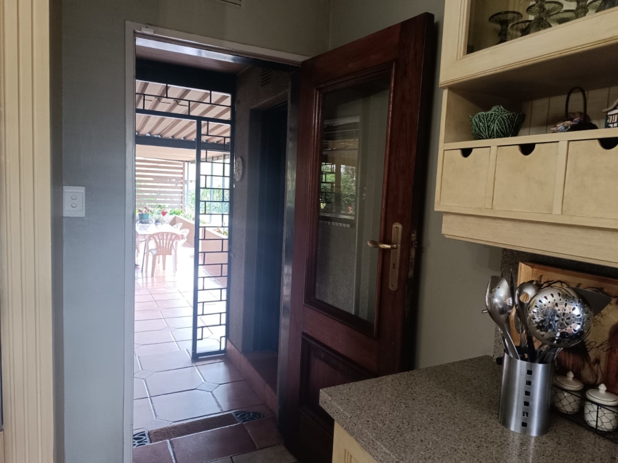 4 Bedroom Property for Sale in Helikonpark Gauteng
