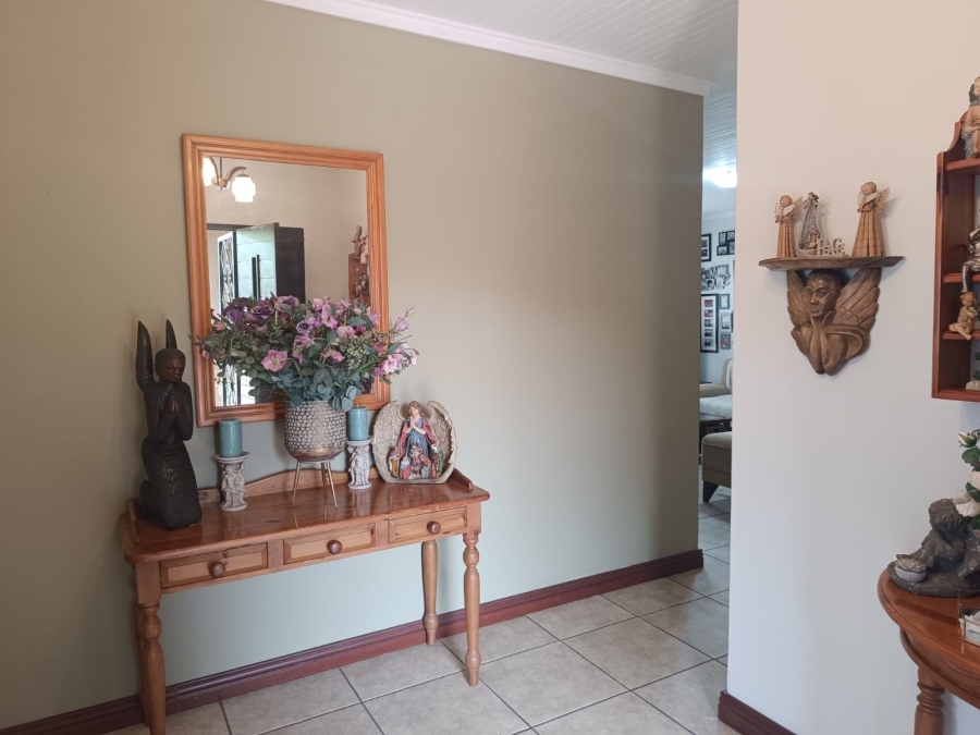 4 Bedroom Property for Sale in Helikonpark Gauteng