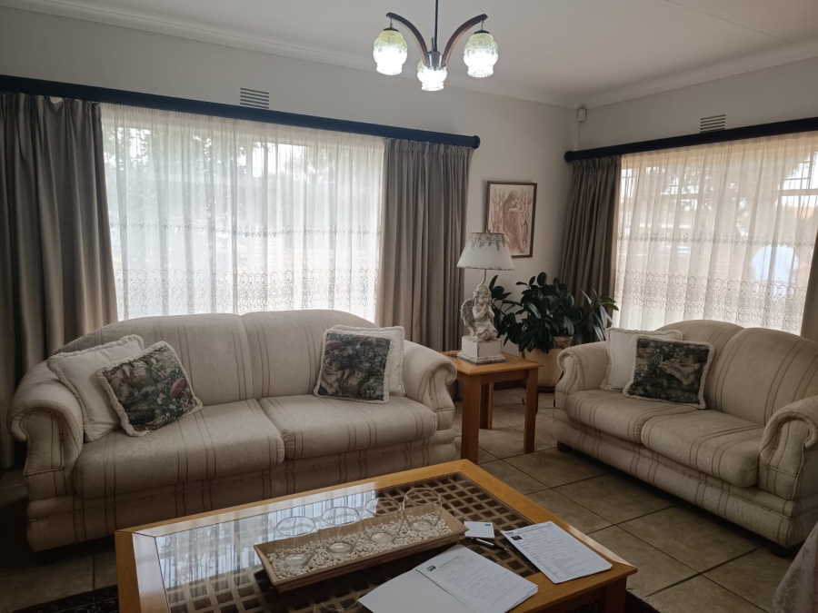 4 Bedroom Property for Sale in Helikonpark Gauteng