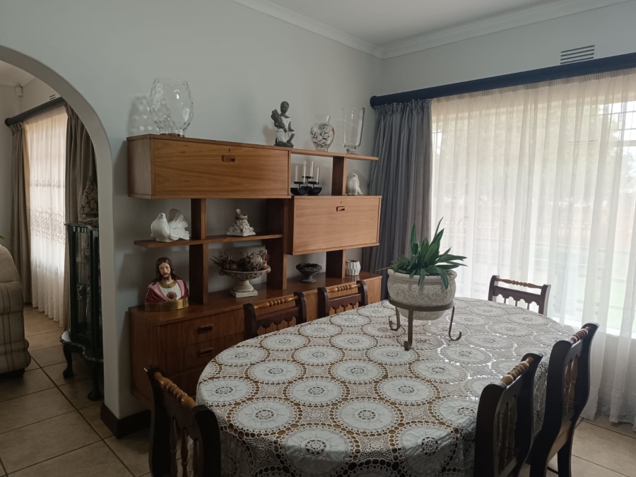 4 Bedroom Property for Sale in Helikonpark Gauteng