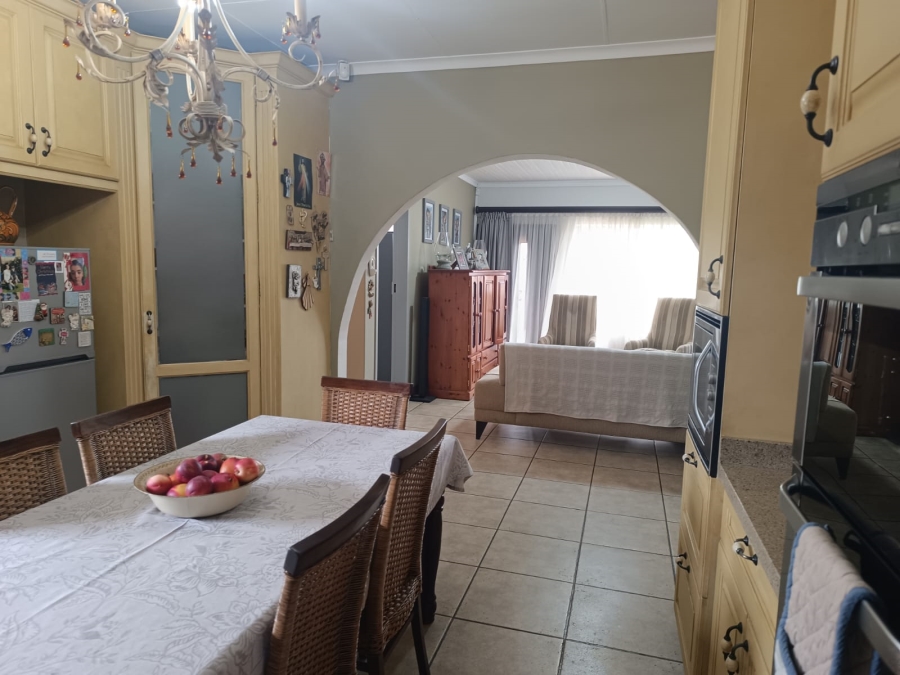 4 Bedroom Property for Sale in Helikonpark Gauteng