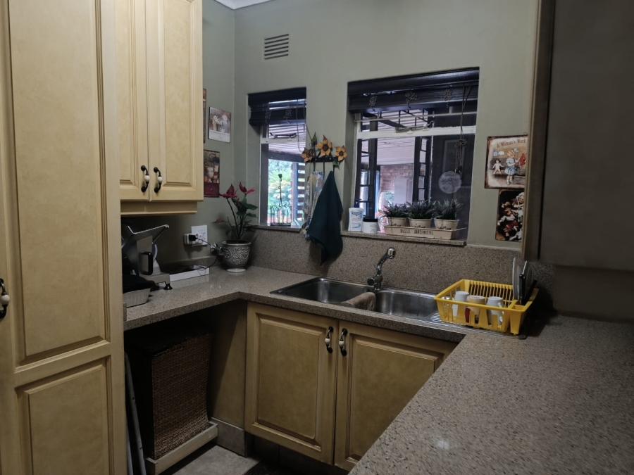 4 Bedroom Property for Sale in Helikonpark Gauteng