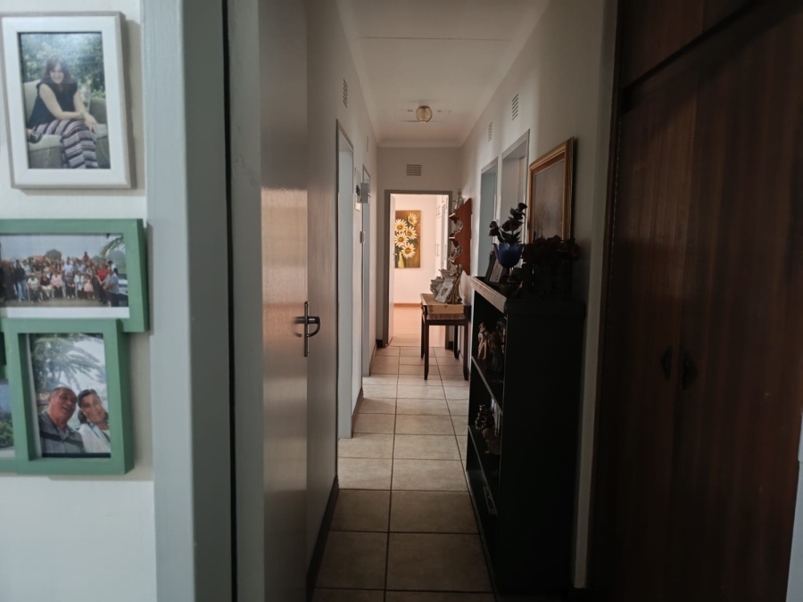 4 Bedroom Property for Sale in Helikonpark Gauteng