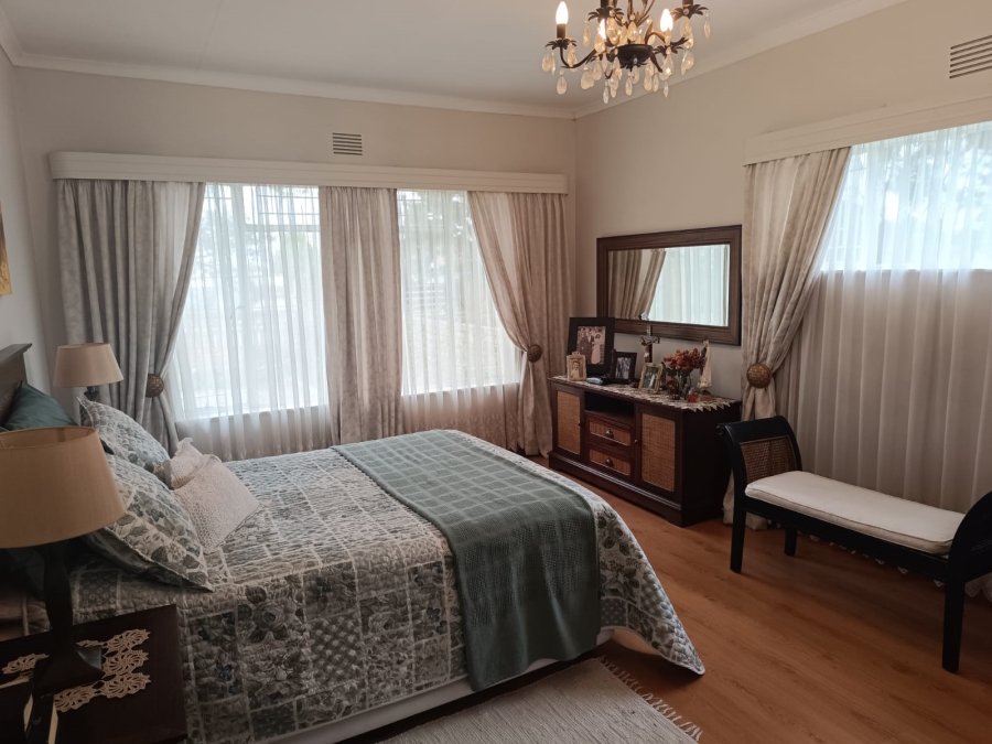 4 Bedroom Property for Sale in Helikonpark Gauteng