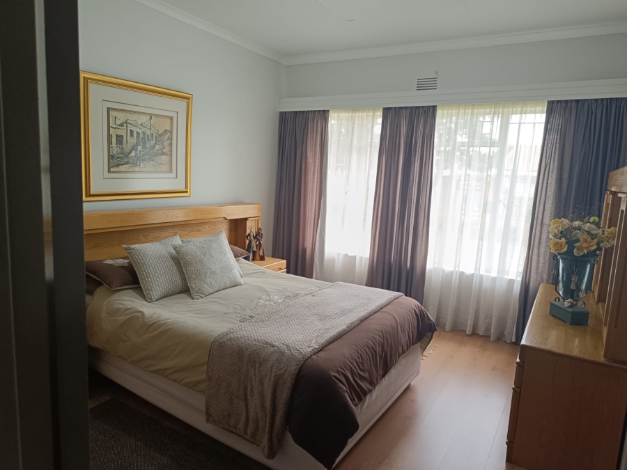 4 Bedroom Property for Sale in Helikonpark Gauteng