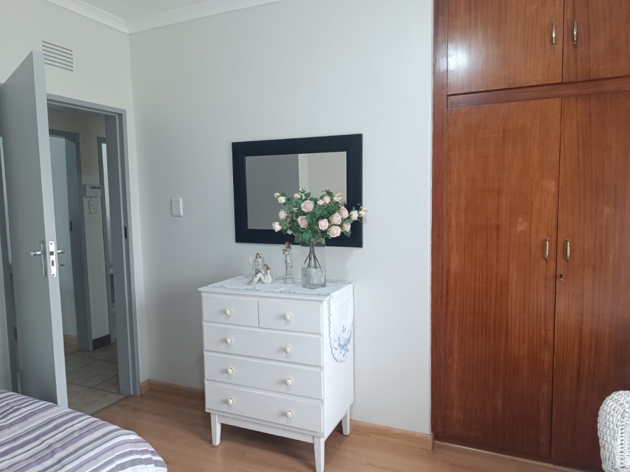 4 Bedroom Property for Sale in Helikonpark Gauteng
