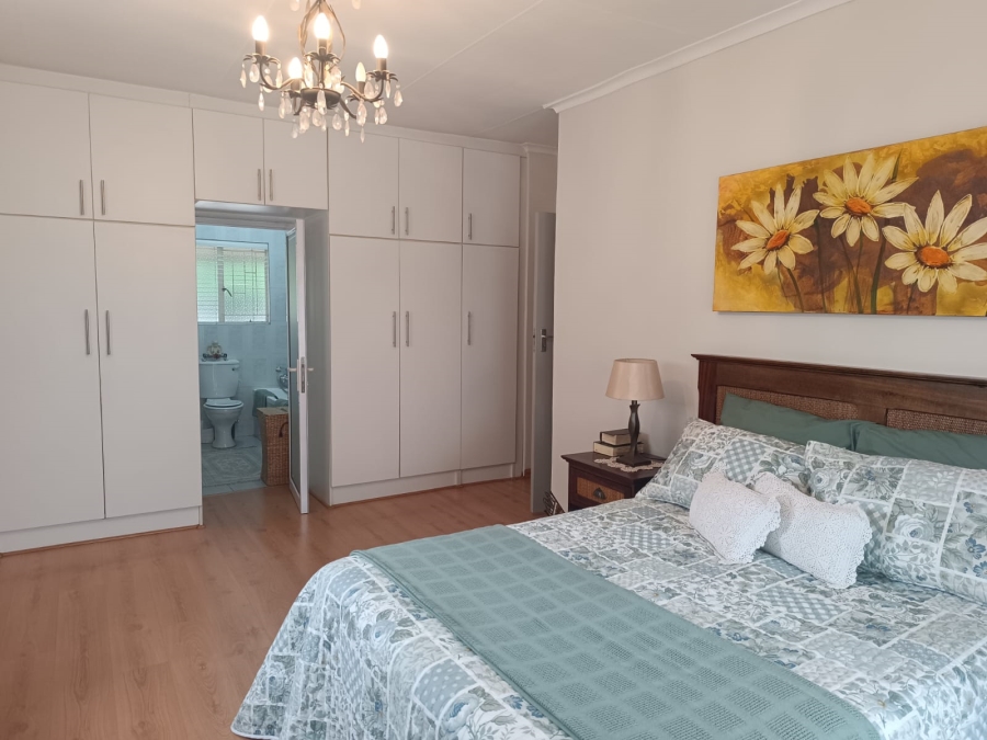 4 Bedroom Property for Sale in Helikonpark Gauteng