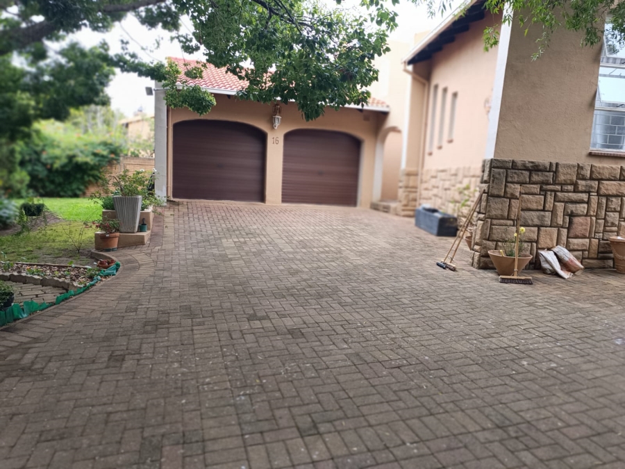 3 Bedroom Property for Sale in Helikonpark Gauteng