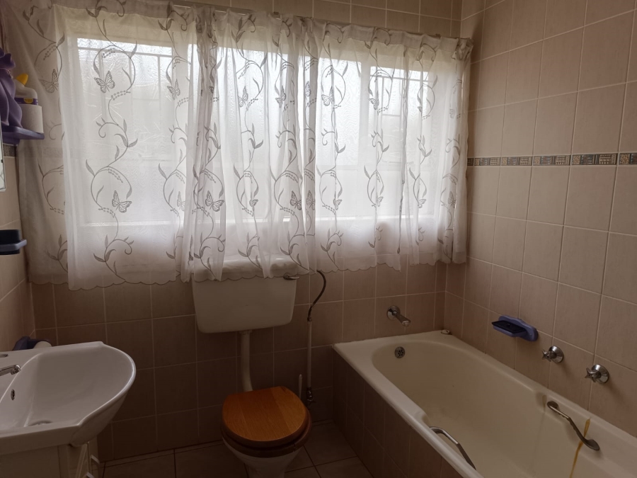 3 Bedroom Property for Sale in Helikonpark Gauteng