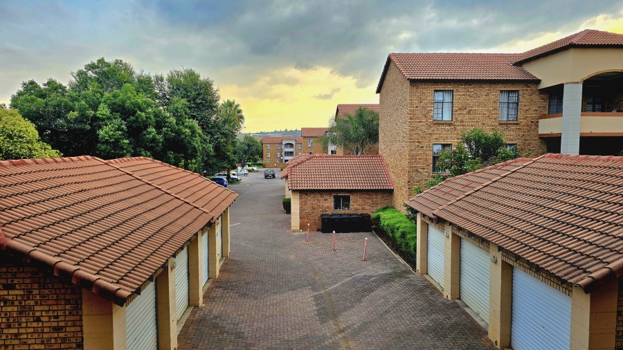 2 Bedroom Property for Sale in Die Hoewes Gauteng