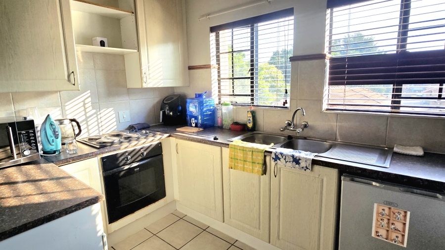 2 Bedroom Property for Sale in Die Hoewes Gauteng