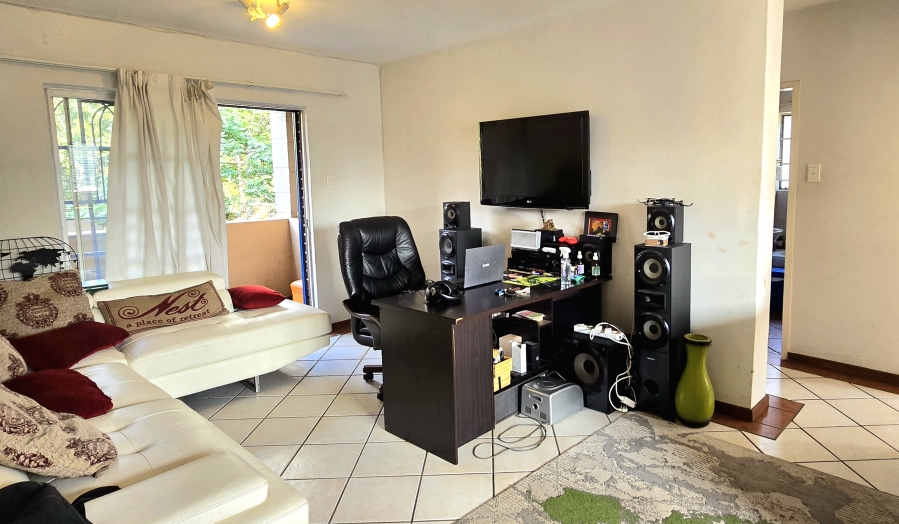 2 Bedroom Property for Sale in Die Hoewes Gauteng