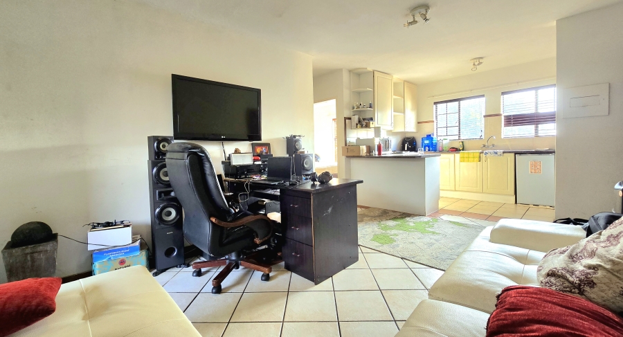 2 Bedroom Property for Sale in Die Hoewes Gauteng