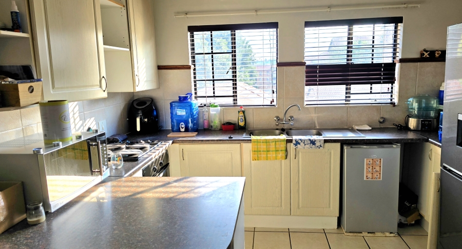 2 Bedroom Property for Sale in Die Hoewes Gauteng