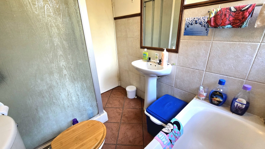 2 Bedroom Property for Sale in Die Hoewes Gauteng