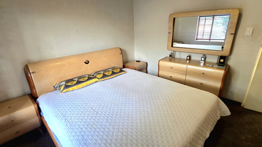 2 Bedroom Property for Sale in Die Hoewes Gauteng