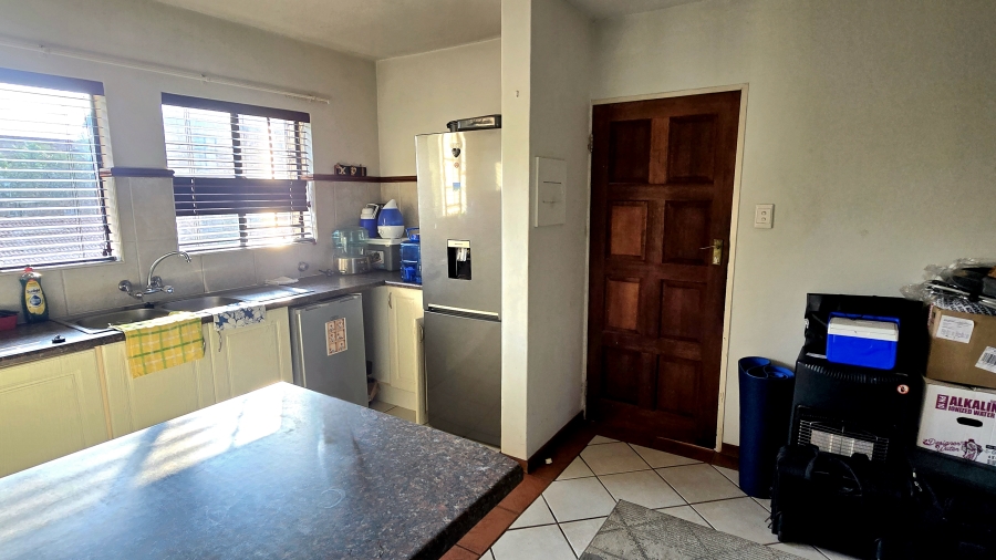 2 Bedroom Property for Sale in Die Hoewes Gauteng