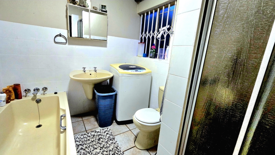 2 Bedroom Property for Sale in Zwartkop Gauteng