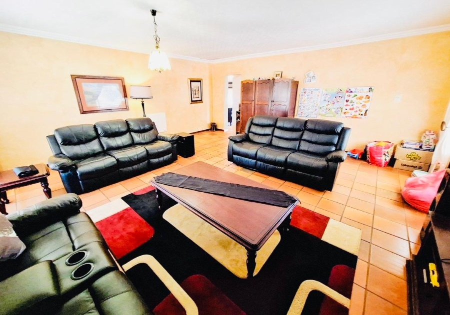 6 Bedroom Property for Sale in Rant En Dal Gauteng