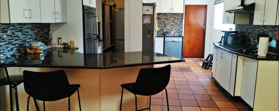 6 Bedroom Property for Sale in Rant En Dal Gauteng