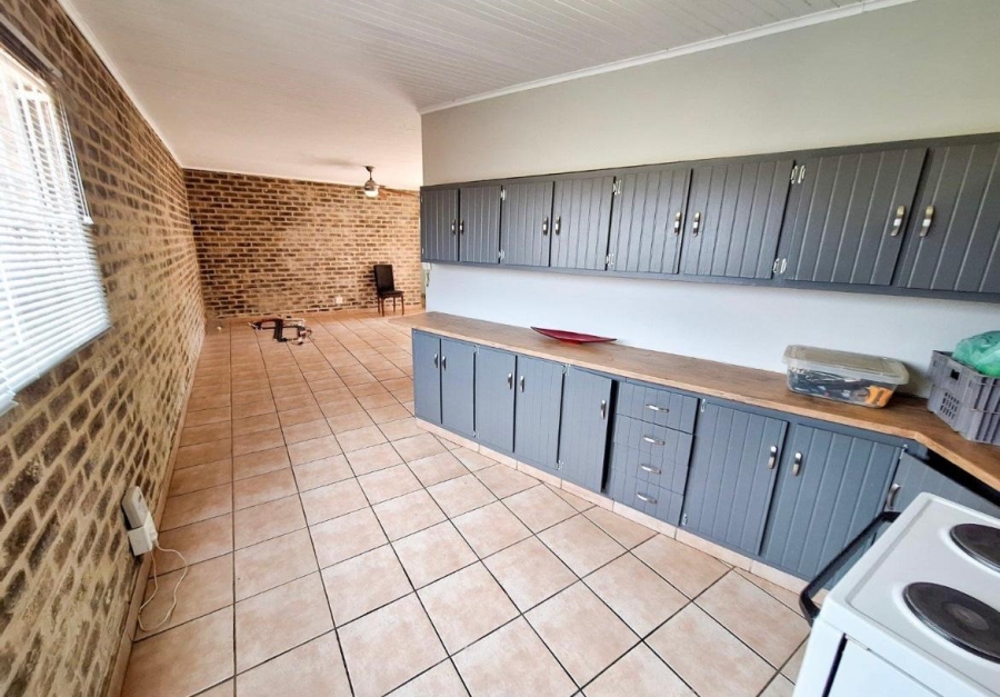 6 Bedroom Property for Sale in Rant En Dal Gauteng