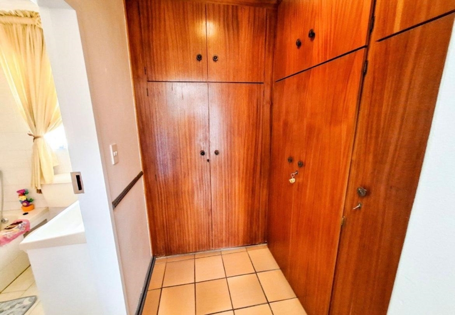 6 Bedroom Property for Sale in Rant En Dal Gauteng