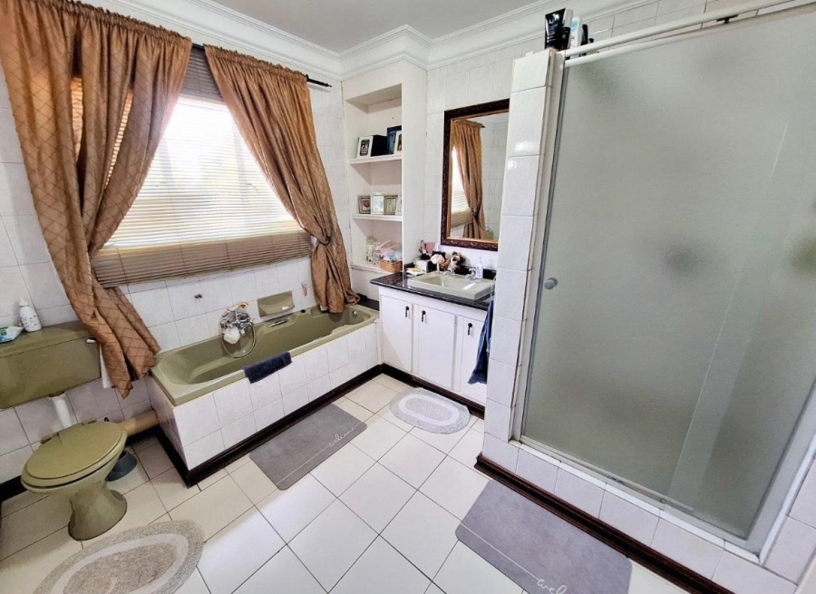 6 Bedroom Property for Sale in Rant En Dal Gauteng