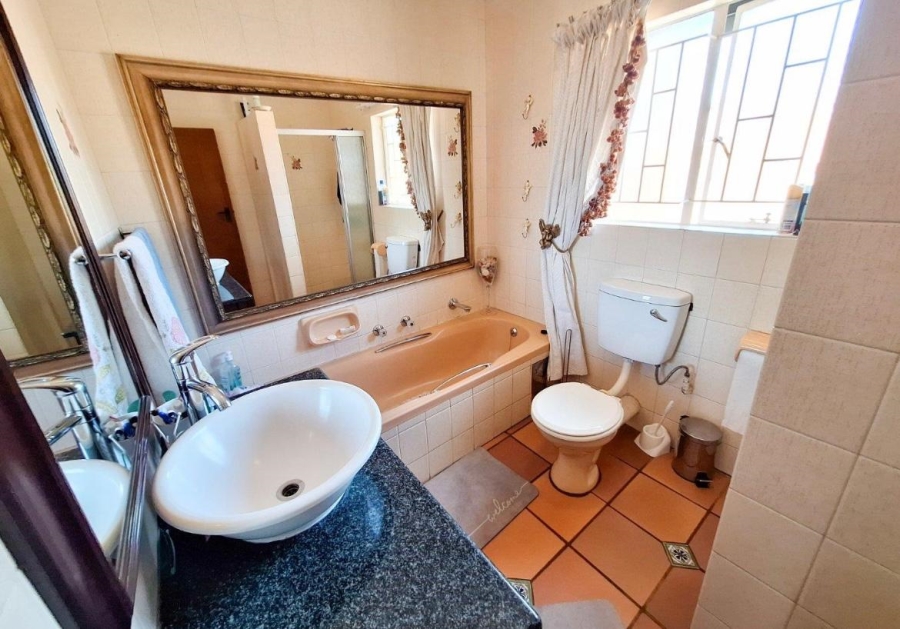 6 Bedroom Property for Sale in Rant En Dal Gauteng