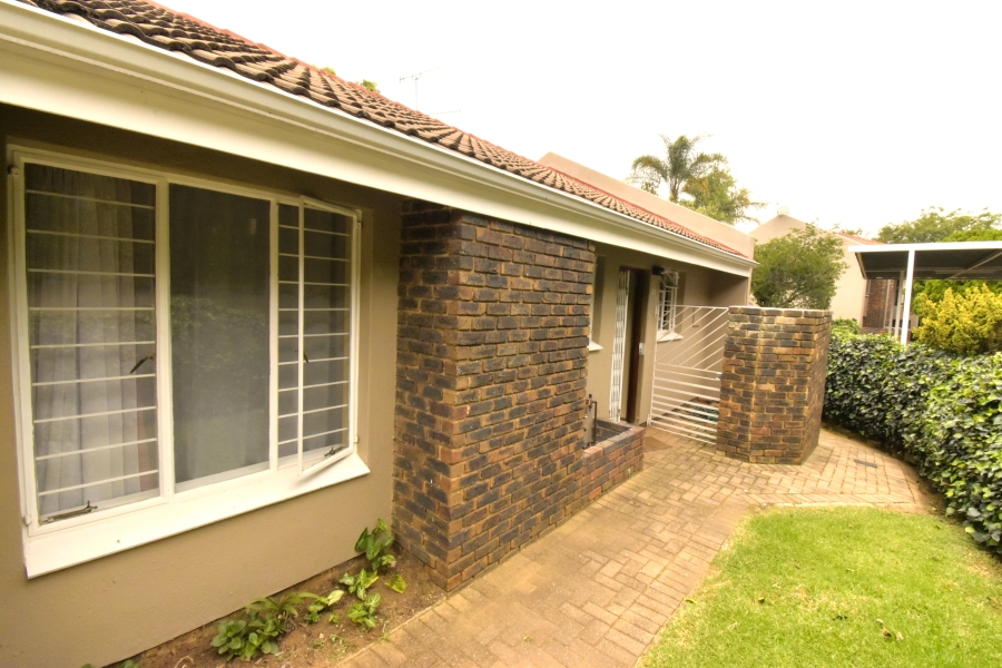 2 Bedroom Property for Sale in Sonneglans Gauteng