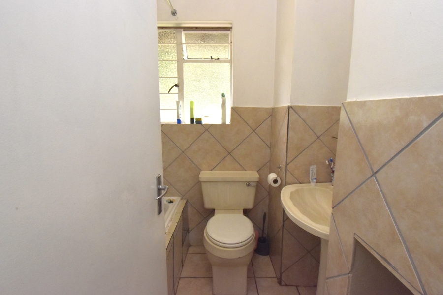 To Let 2 Bedroom Property for Rent in Sonneglans Gauteng