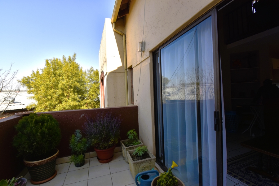 To Let 2 Bedroom Property for Rent in Bromhof Gauteng