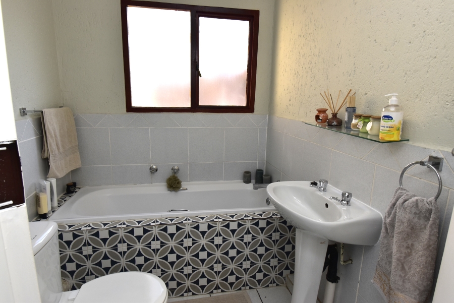 To Let 2 Bedroom Property for Rent in Bromhof Gauteng