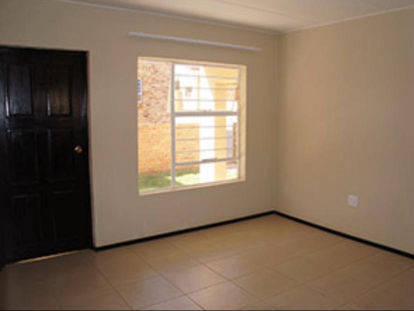 To Let 2 Bedroom Property for Rent in Honeypark Gauteng