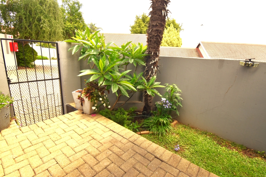 To Let 2 Bedroom Property for Rent in Northwold Gauteng