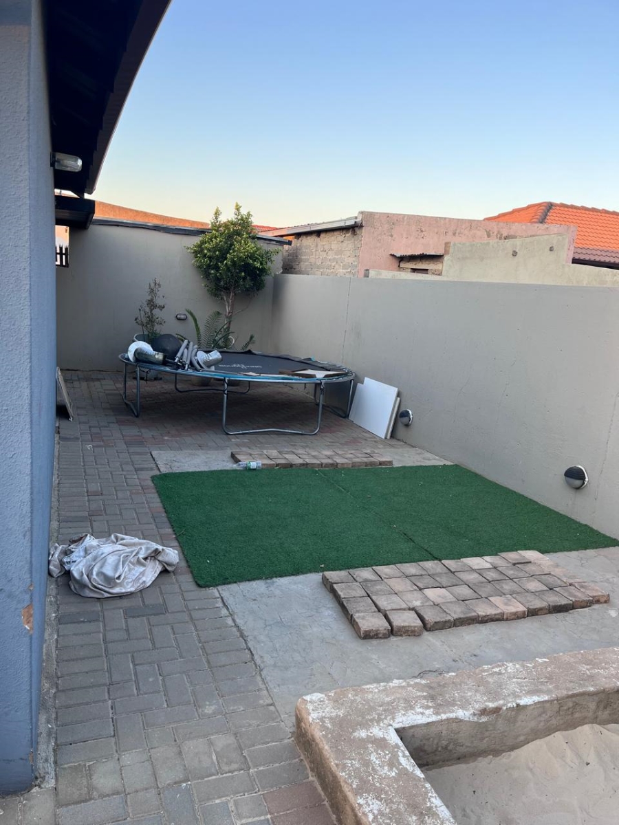 3 Bedroom Property for Sale in Nellmapius Gauteng
