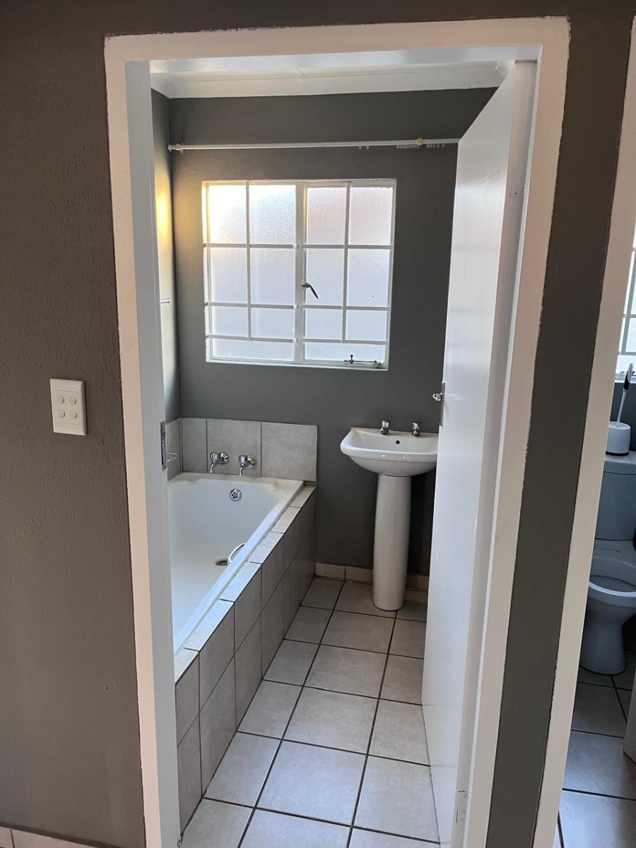 3 Bedroom Property for Sale in Nellmapius Gauteng