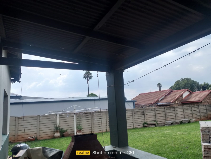 To Let 4 Bedroom Property for Rent in Dalview Gauteng