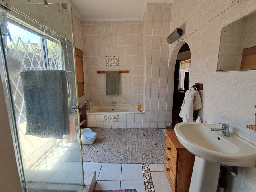 4 Bedroom Property for Sale in Birchleigh Gauteng