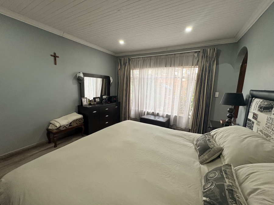 3 Bedroom Property for Sale in Larrendale Gauteng