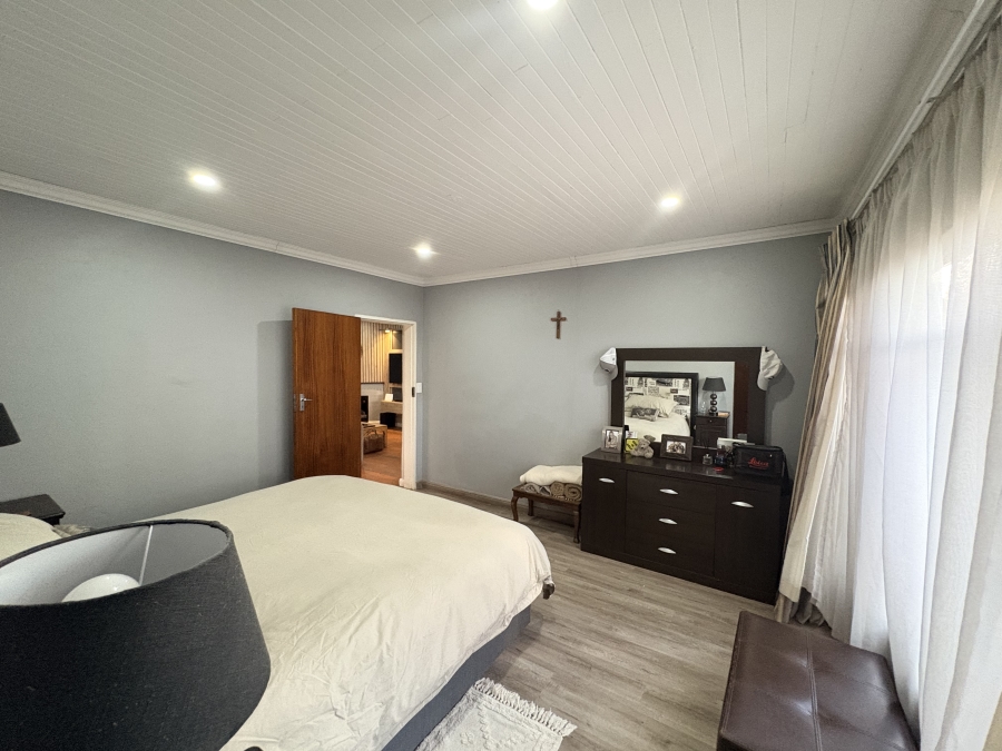 3 Bedroom Property for Sale in Larrendale Gauteng