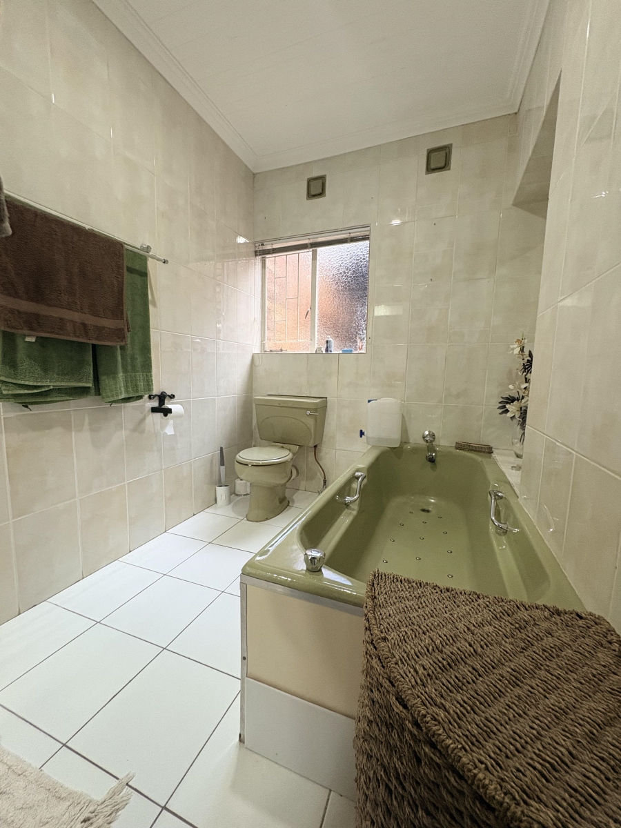 3 Bedroom Property for Sale in Larrendale Gauteng