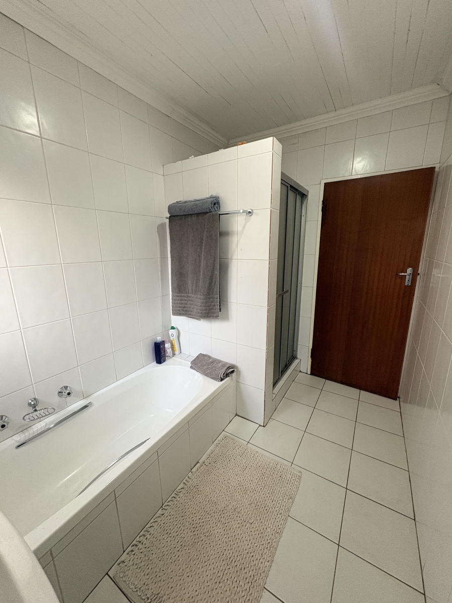 3 Bedroom Property for Sale in Larrendale Gauteng