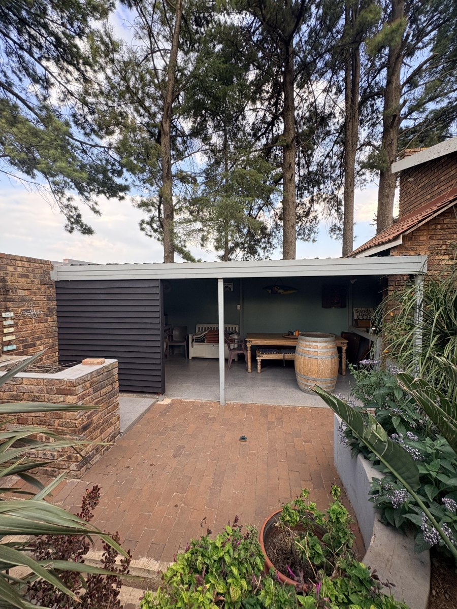 3 Bedroom Property for Sale in Larrendale Gauteng